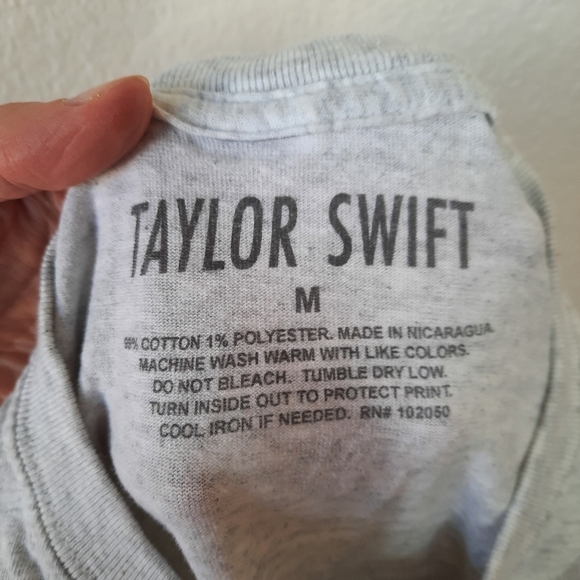 Taylor Swift Red Taylor's Version Era Sweatshirt Tee N - Picture 6 of 8